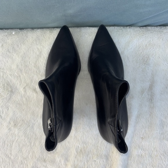 EUC Paige Leather Block Heel Ankle Boots Size 9.5 Black Womens Slip-On Heeled - Picture 5 of 8